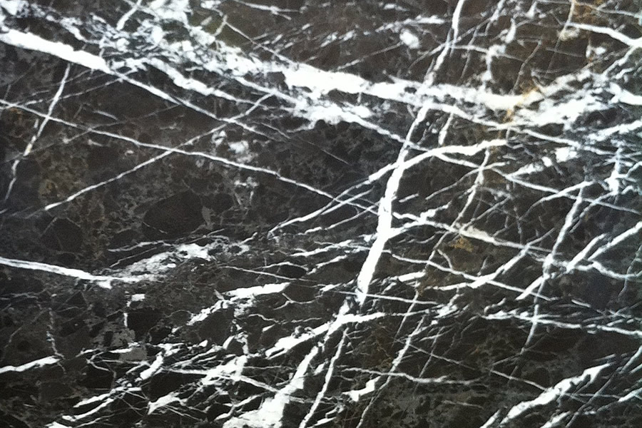 Noir Saint Laurent 